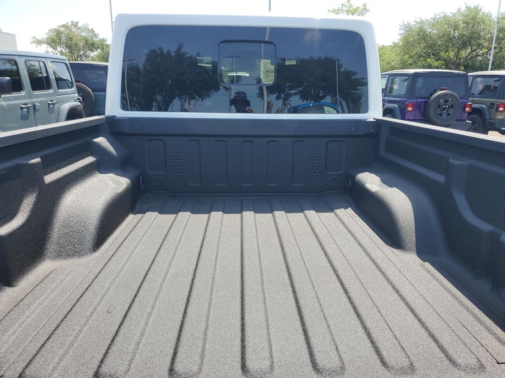 New 2026 Bright White Clear-Coat Exterior Paint Jeep Rubicon X image 6