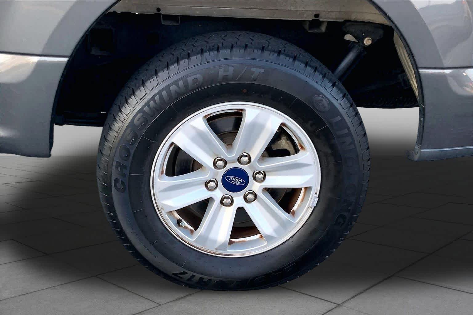 Used 2016 Magnetic Metallic Ford XLT image 10