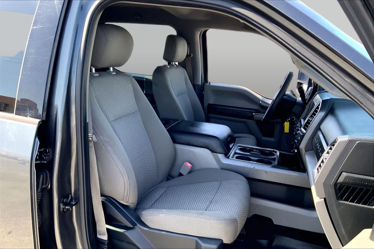 Used 2018 Magnetic Metallic Ford XLT image 9