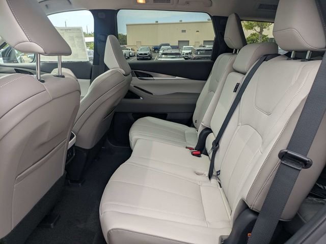 New 2027 GRAPHITE SHADOW INFINITI Luxe FWD image 13