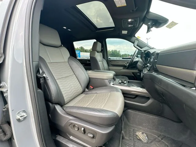 Used 2025 Gray Chevrolet ZR2 image 31
