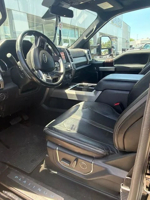 Used 2017 Black Ford Platinum image 3