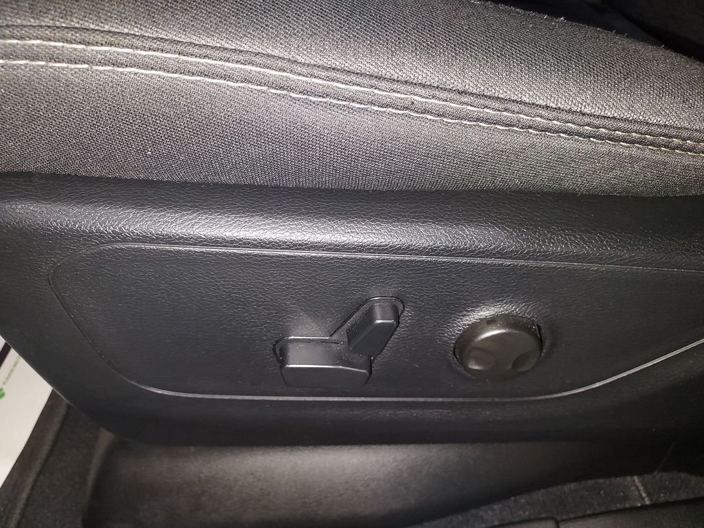 New 2026 Bright White Clear-Coat Exterior Paint RAM Big Horn/Lone Star image 18