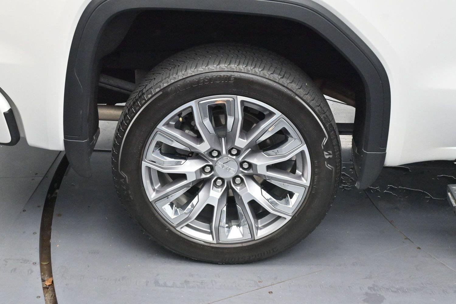 Used 2024 White Frost Tricoat GMC Denali image 39