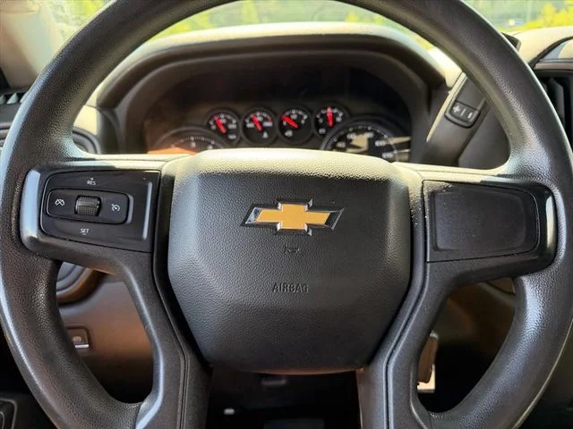 Used 2023 White Chevrolet Custom image 25