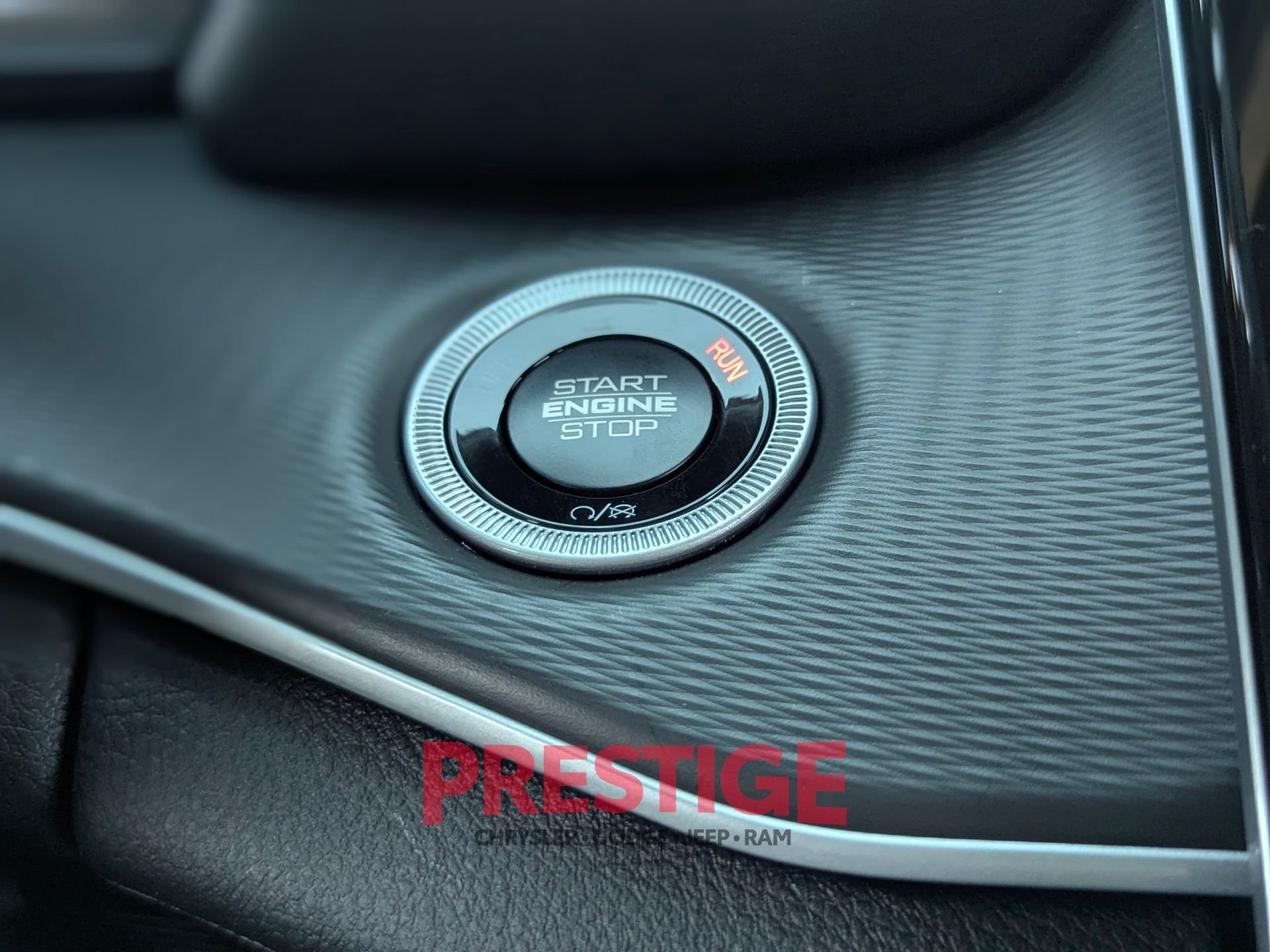New 2026 Diamond Black Crystal Pearl-Coat Exterior Paint Jeep Laredo X image 16