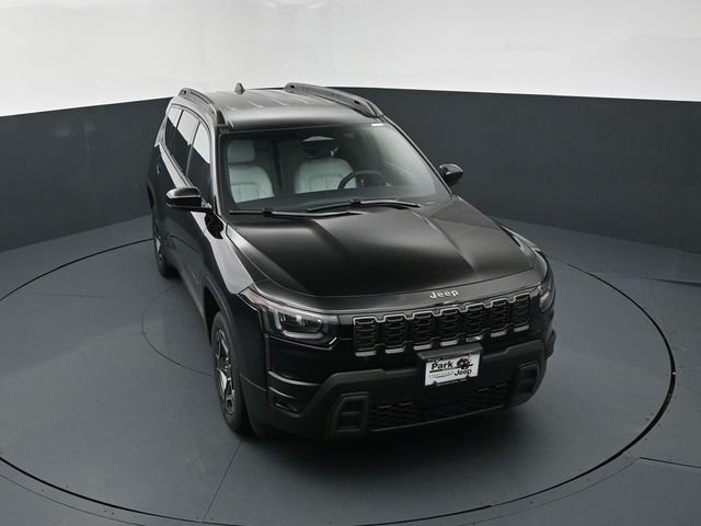 New 2026 Diamond Black Crystal Pearl-Coat Exterior Paint Jeep Limited image 13