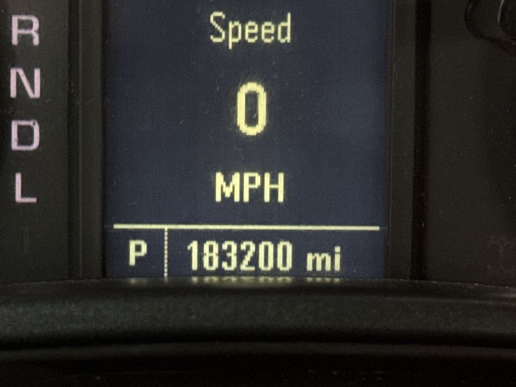Used 2018 Summit White Chevrolet WT image 20