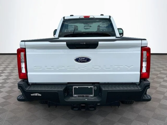 New 2026 Oxford White Ford XL image 5