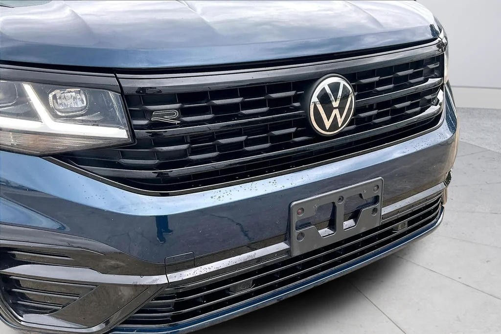 Certified Used 2023  Volkswagen 3.6L V6 SEL R-Line image 34