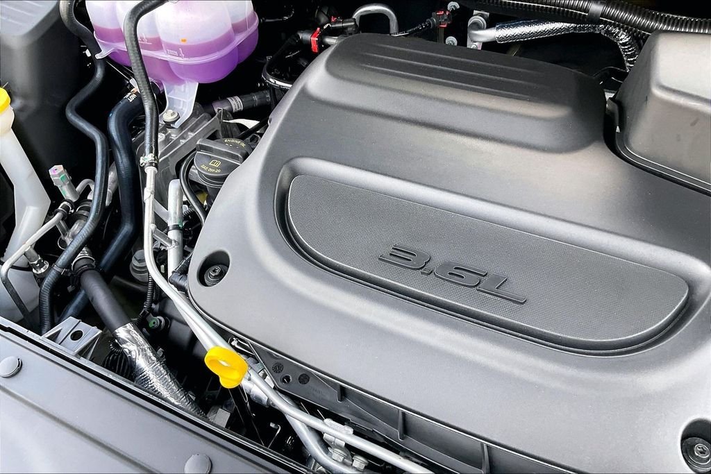 New 2026 Chrysler Pacifica Select 4D Passenger Van