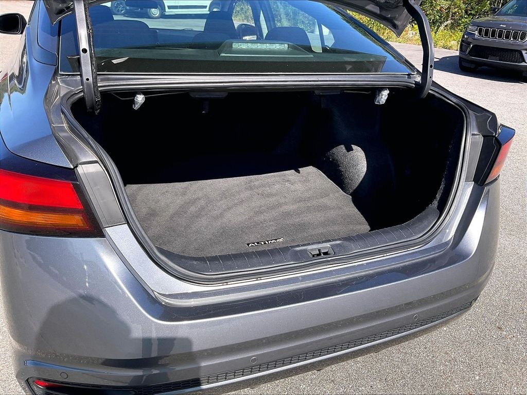 Used 2024 Gun Metallic Nissan 2.5 SV image 34