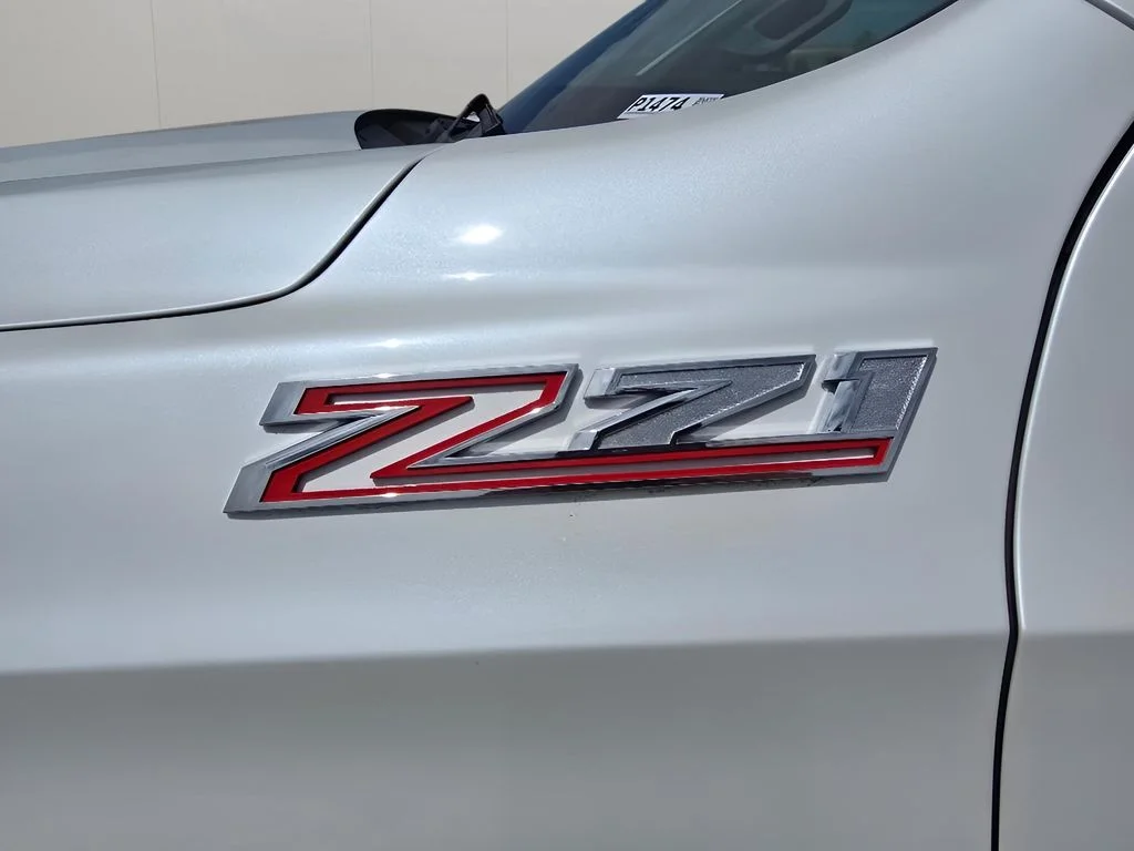 Used 2025 Iridescent Pearl Tricoat Chevrolet Z71 image 30