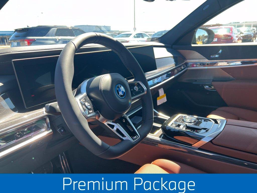 New 2026 Dravit Grey Metallic BMW 750e xDrive image 4
