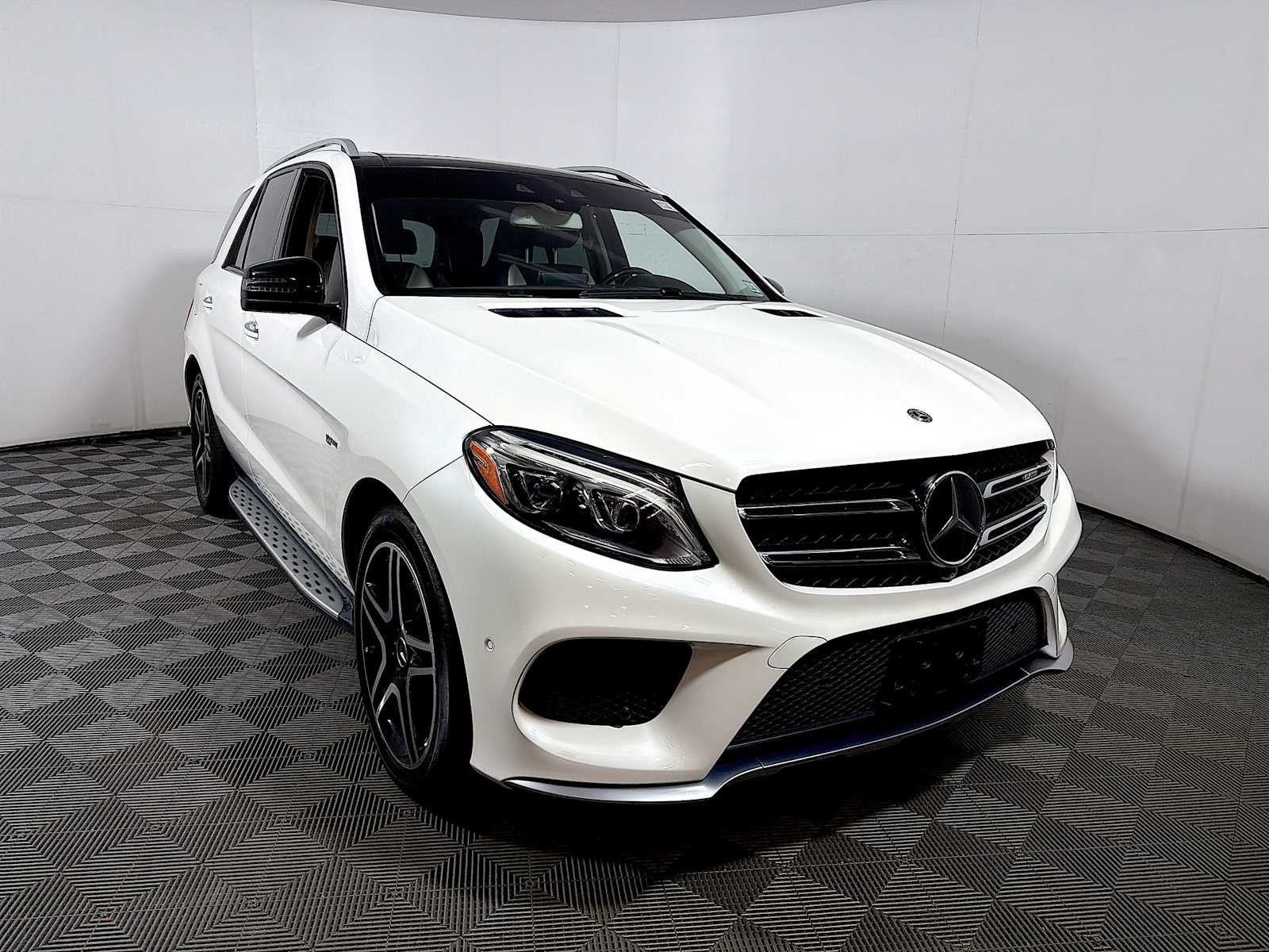 Used 2018 designo Diamond White Metallic Mercedes-Benz AMG® GLE 43 image 2