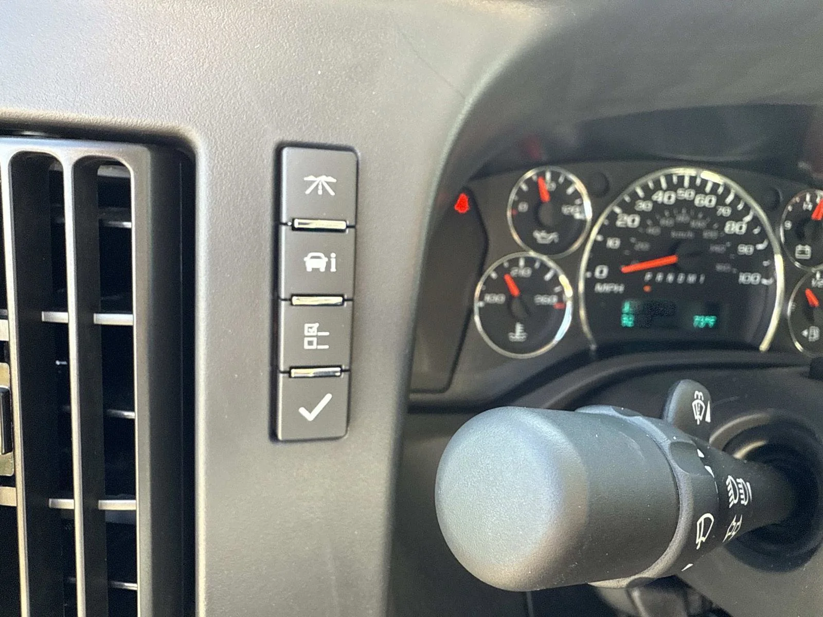 2025 Chevrolet Express Cargo Work Van - Photo 24