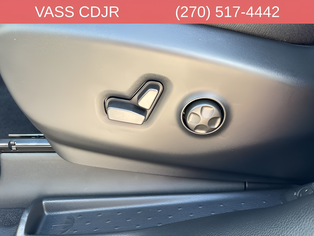 New 2026 Bright White Clear-Coat Exterior Paint Chrysler Select image 26