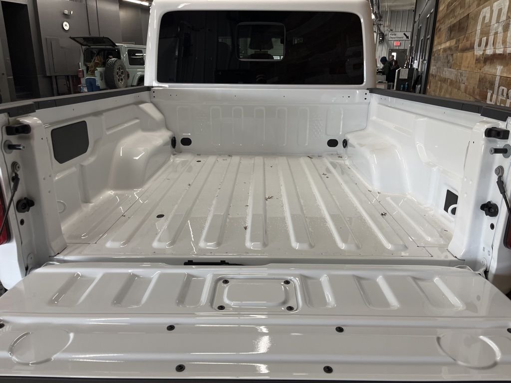 New 2026 Bright White Clearcoat Jeep Rubicon image 24