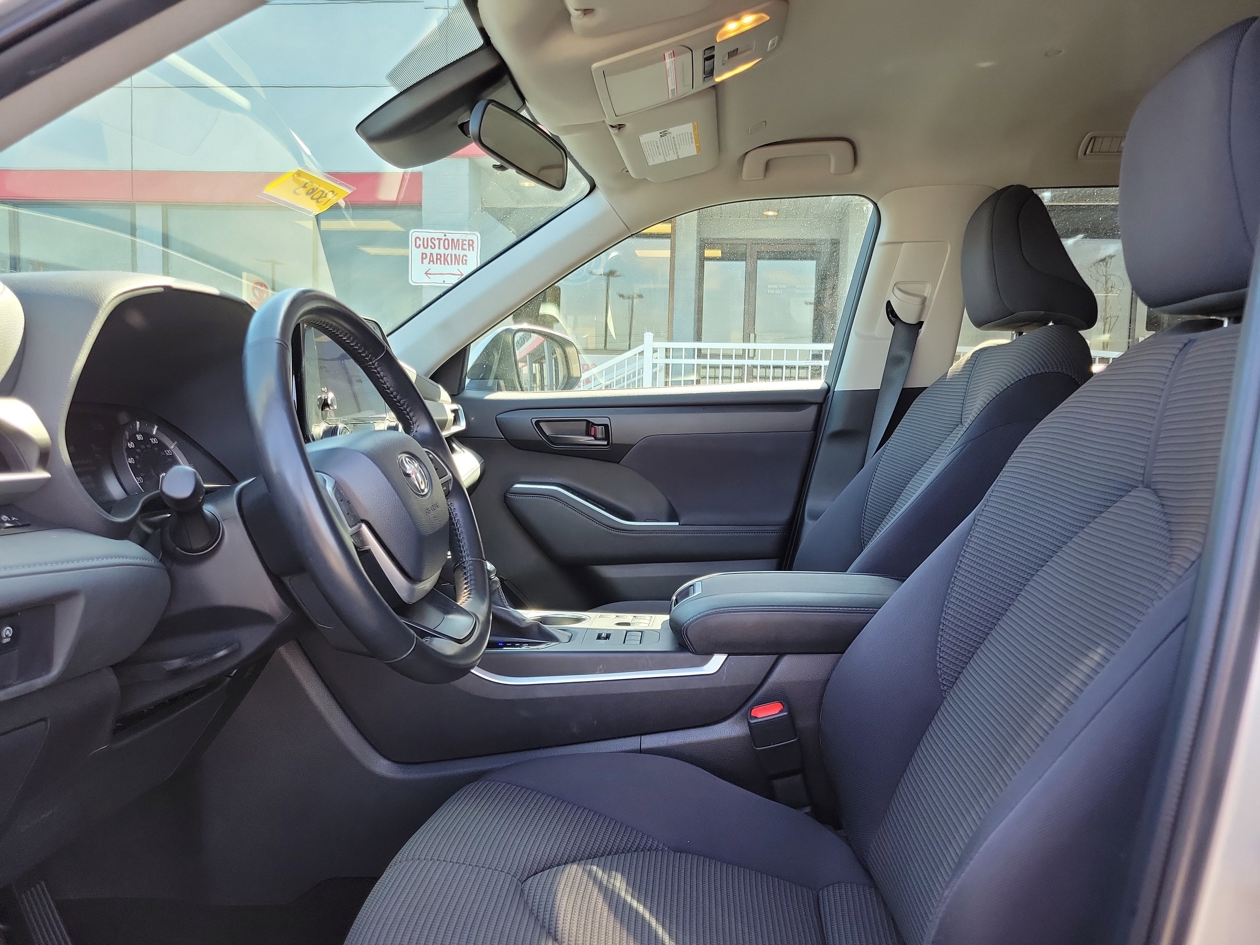 2024 Toyota Highlander LE - Photo 15