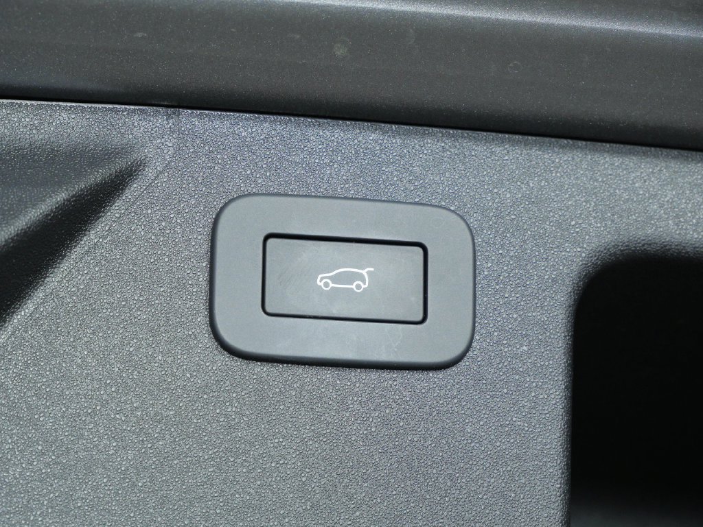 Used 2024 Gray Land Rover S image 29