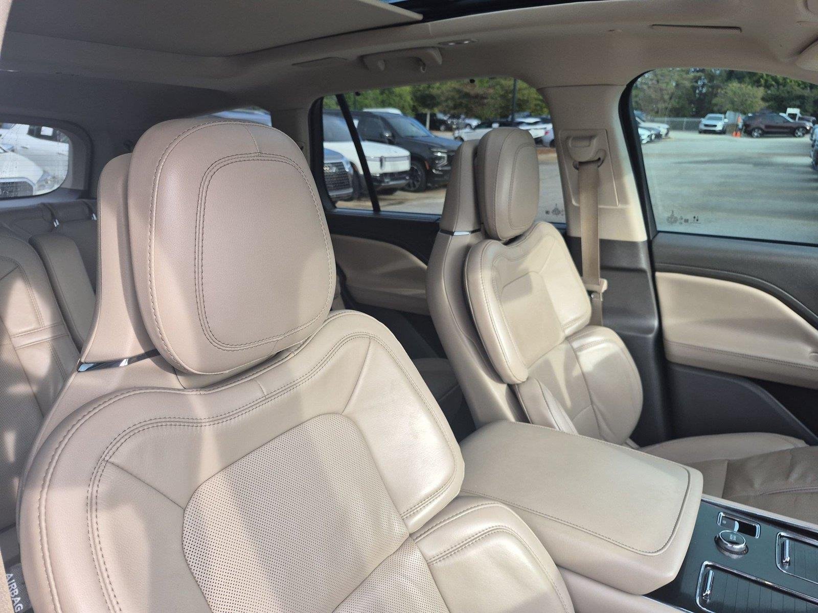 Used 2021 Pristine White Lincoln Reserve image 35