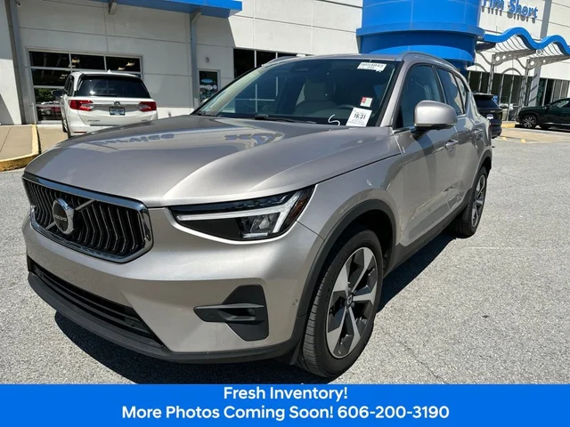 2024 Volvo XC40 B5 Plus Bright Theme