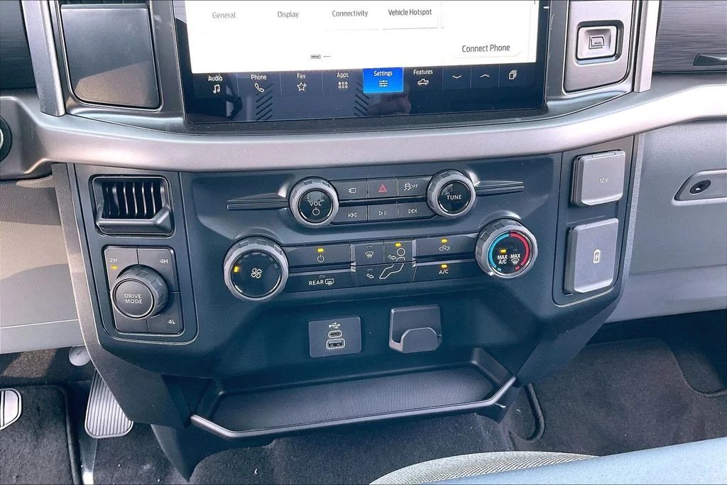 New 2026 Carbonized Gray Metallic Ford XLT image 35