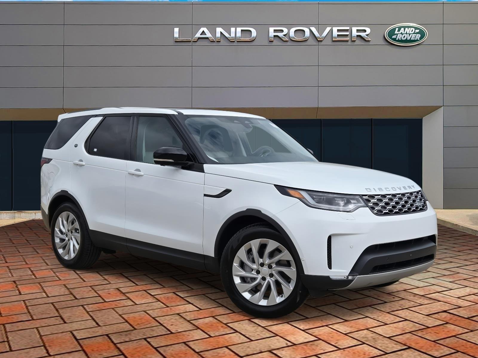 2026 Land Rover Discovery P300 S's photo