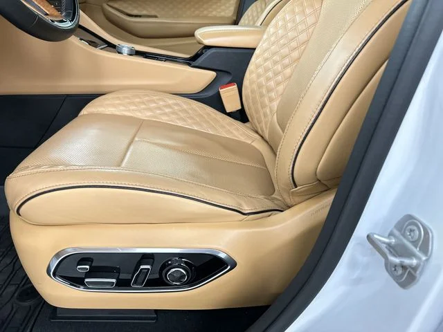 Used 2023 White/off-white Jeep Summit Reserve image 21