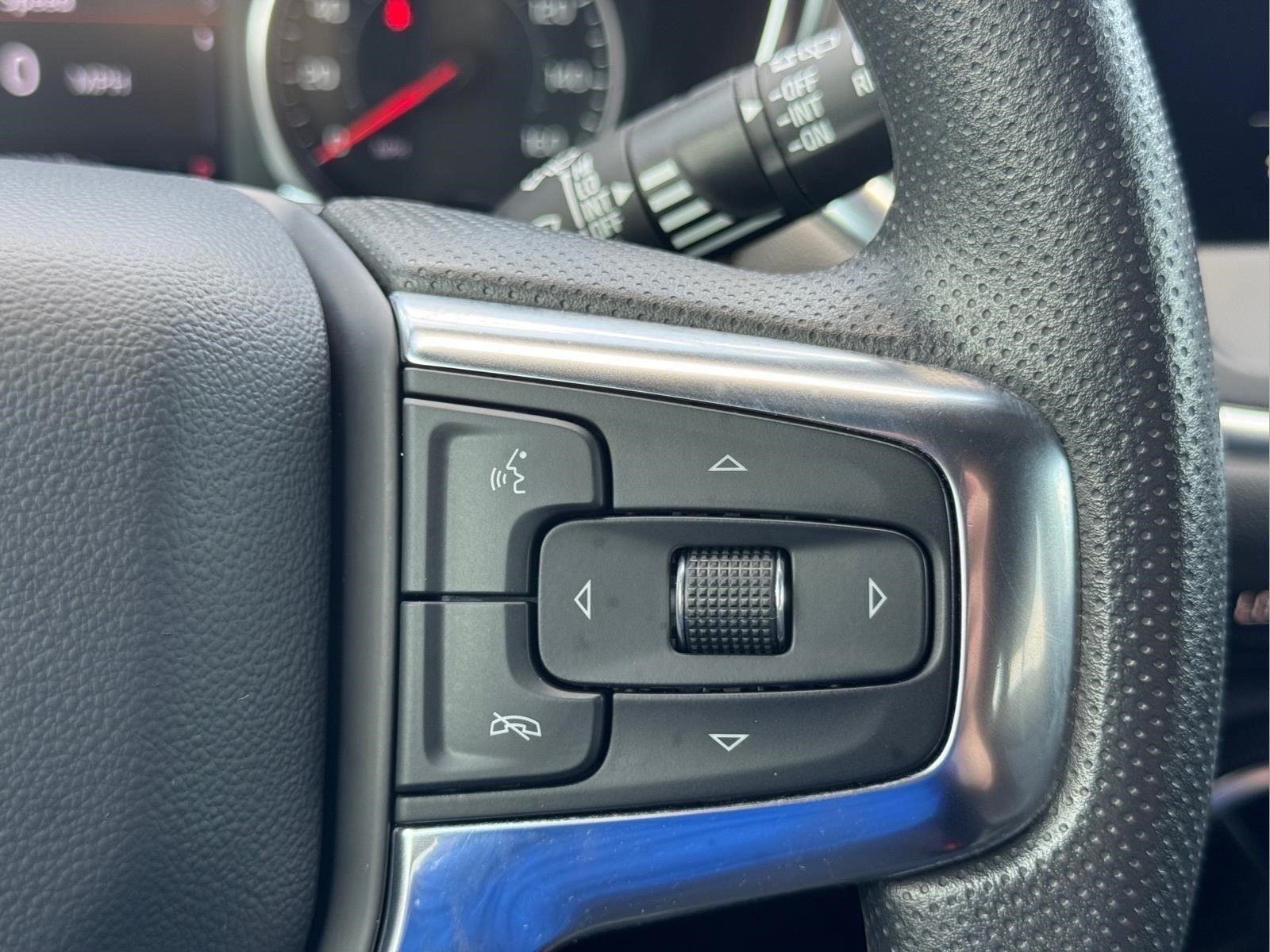 Used 2025 Sterling Gray Metallic Chevrolet LT image 21