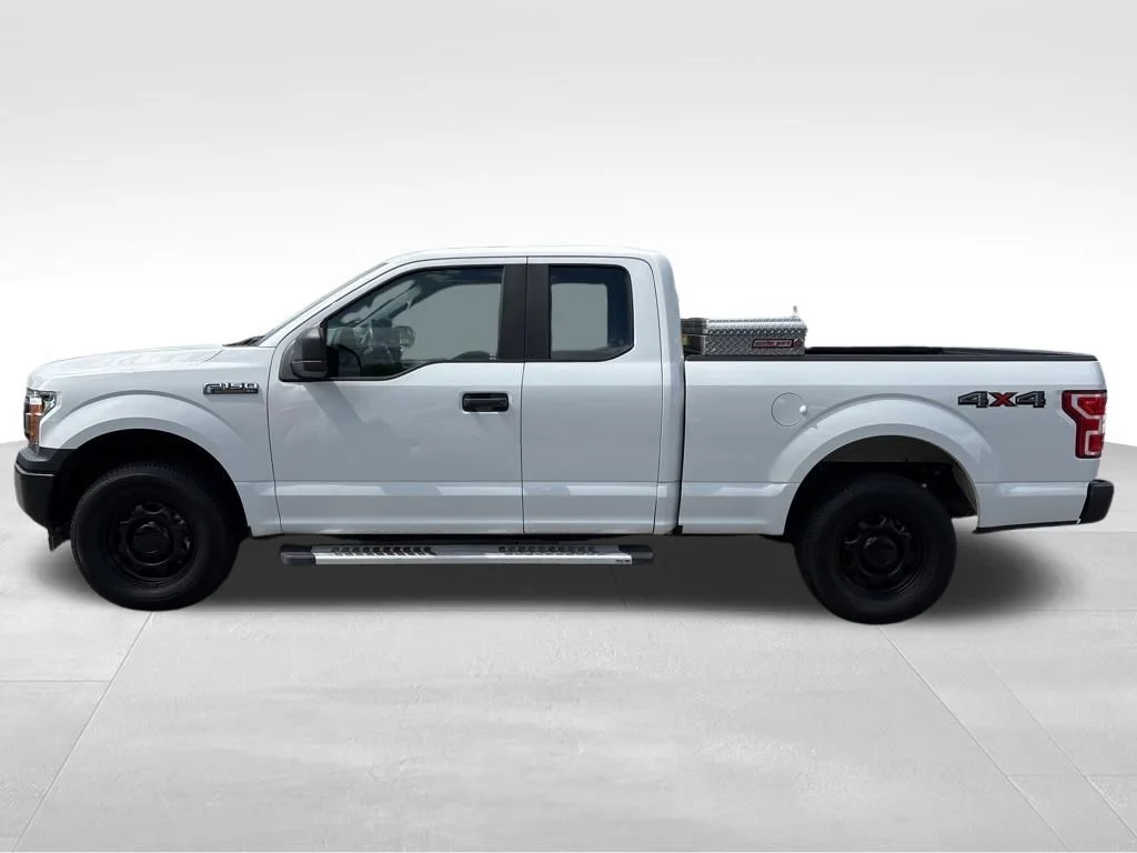 Used 2020 White Ford XL image 2