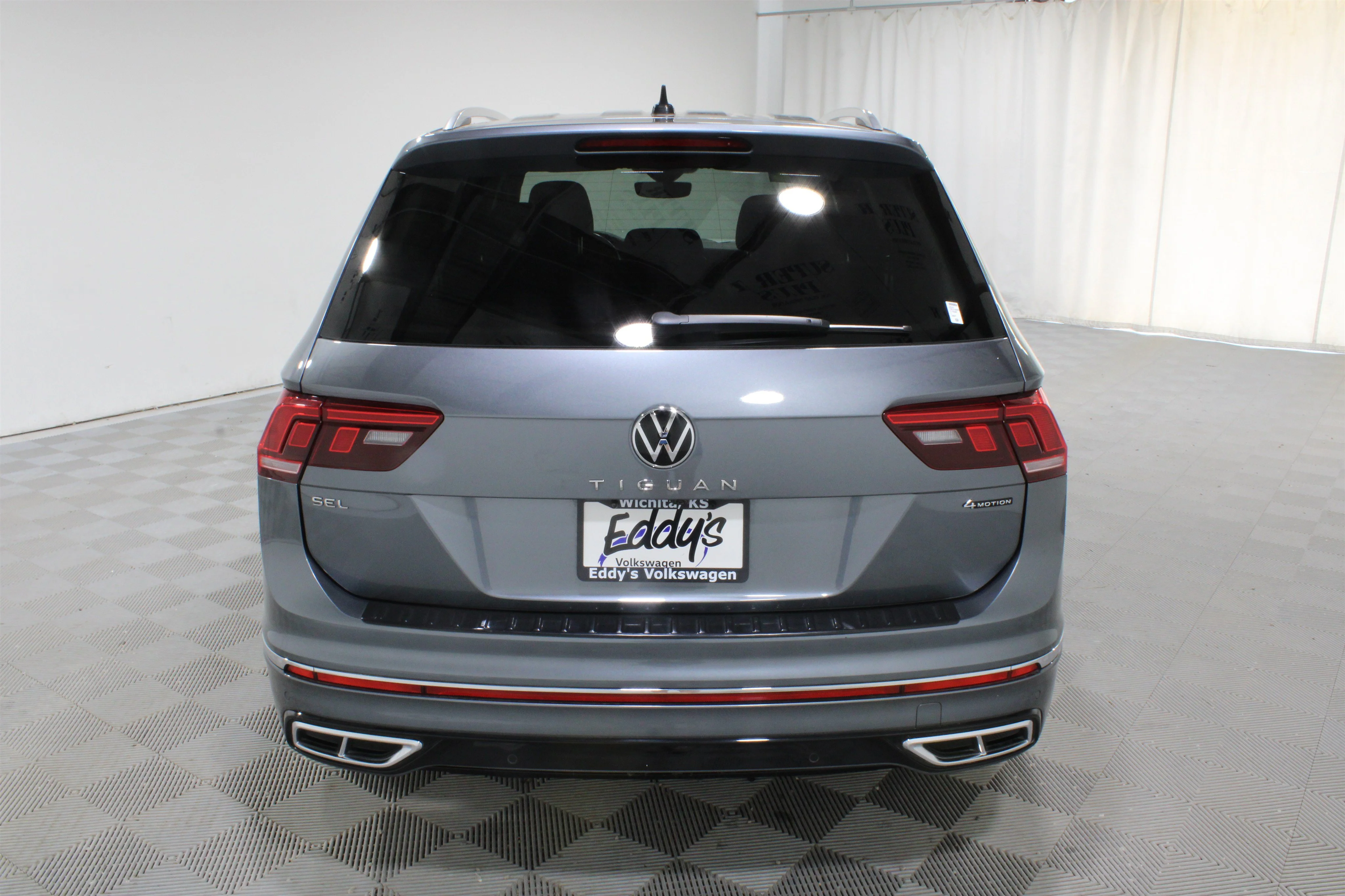 Used 2022 Gray Volkswagen SEL R-Line image 29