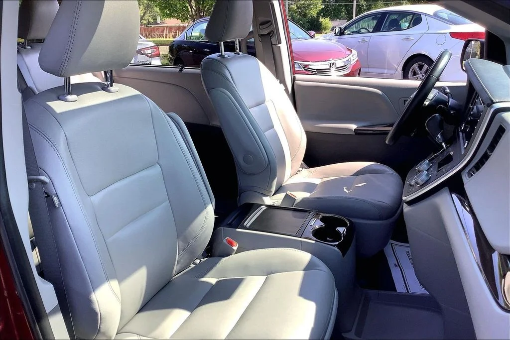 Used 2020 Red Toyota XLE image 7