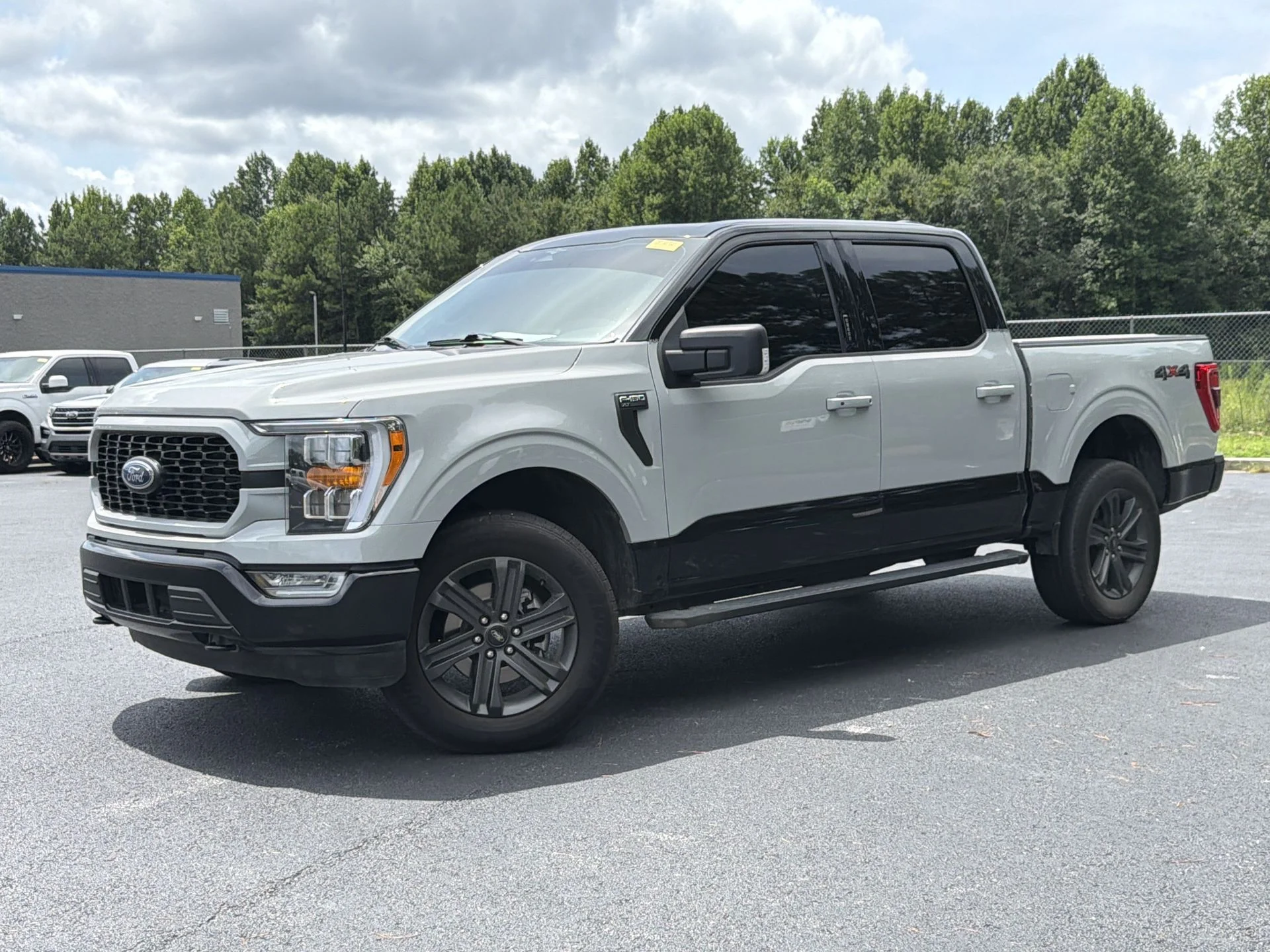 Used 2023 Avalanche Ford XLT image 1