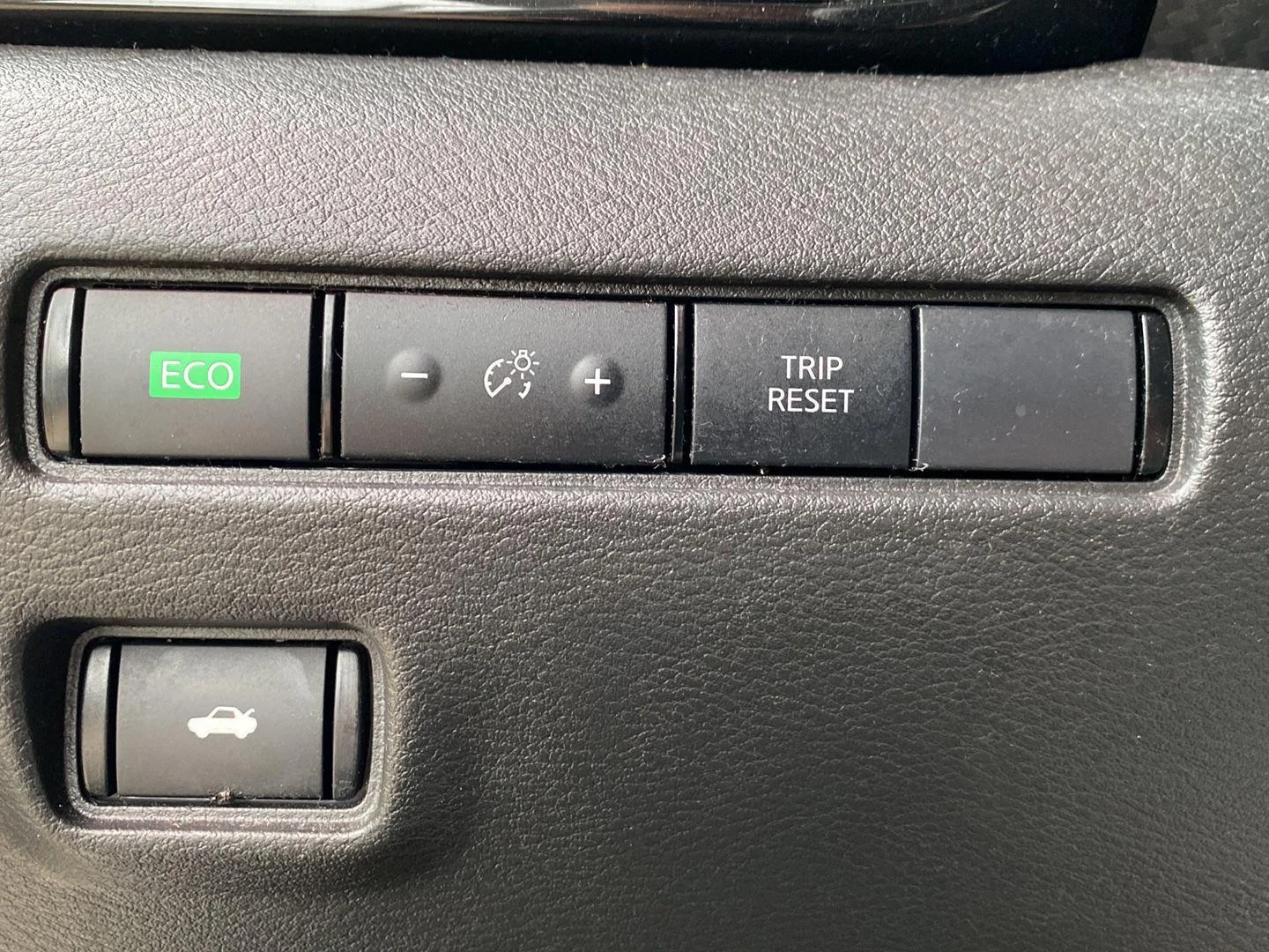 Used 2022 Fresh Powder Nissan SV image 31