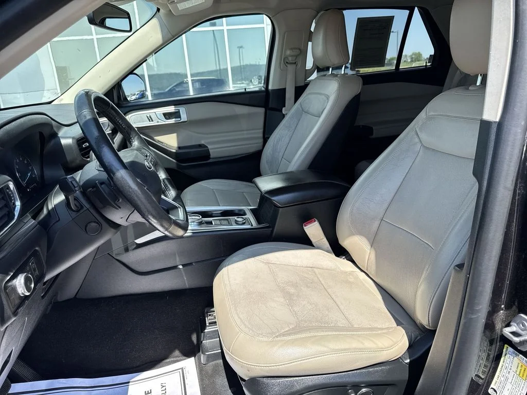 Used 2020 Black Ford Limited image 11