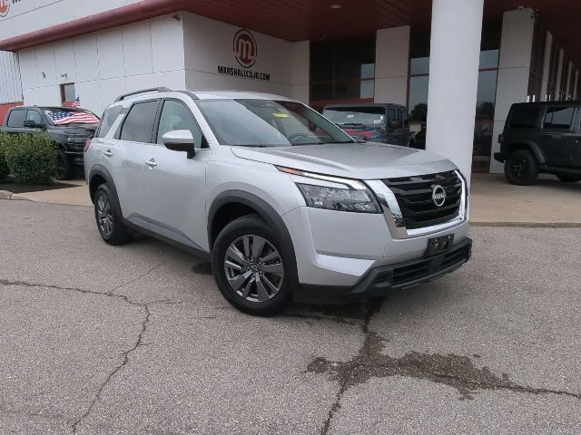 Used 2025 Silver Nissan SV image 3