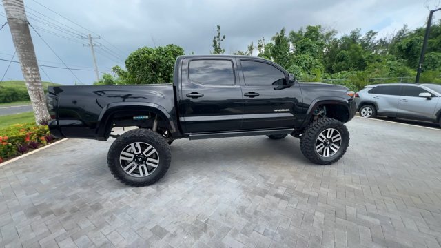 Used 2018  Toyota  image 3