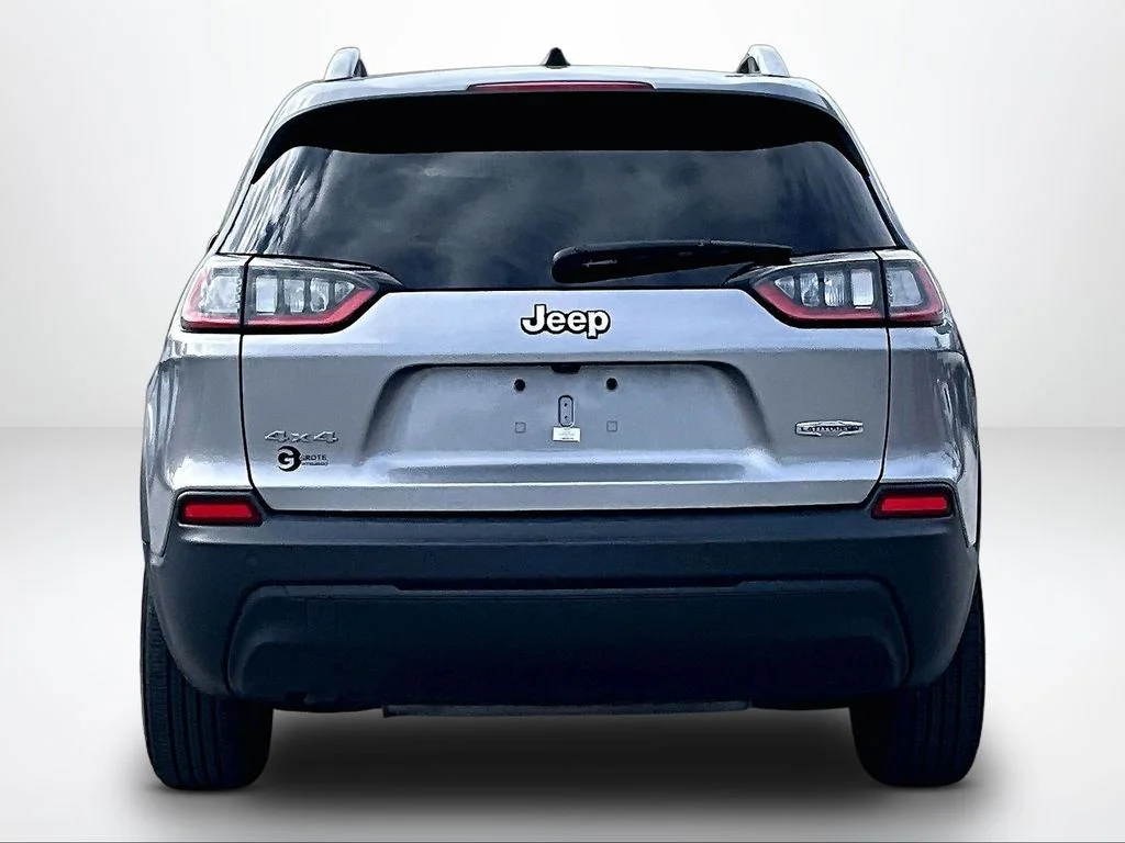 Used 2021 Silver Jeep Latitude Plus image 5