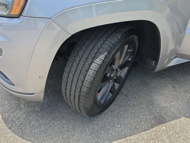 Used 2018 Silver Jeep Overland image 33