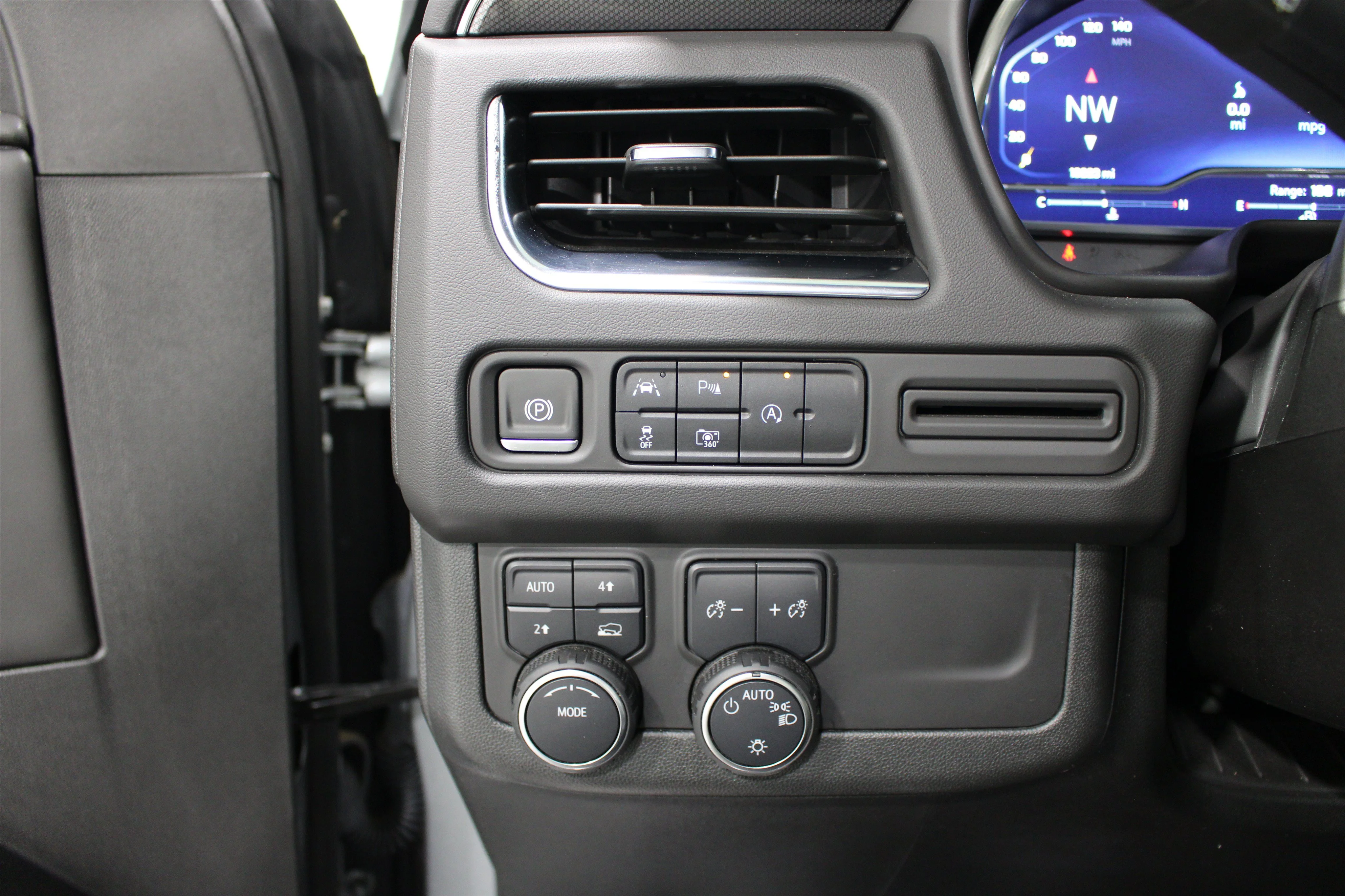 2024 Chevrolet Suburban RST - Photo 9