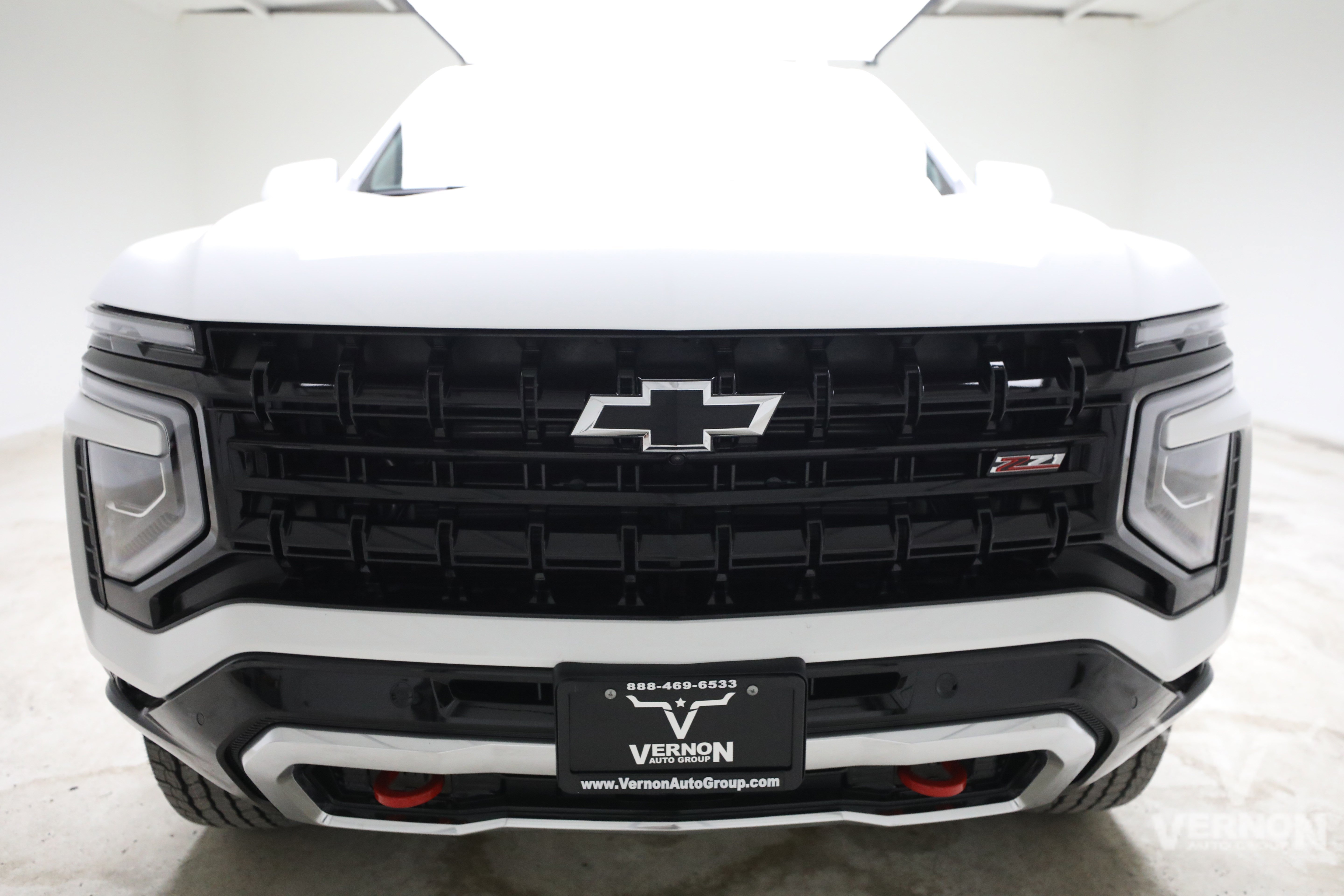 New 2026 Summit White Chevrolet N image 8