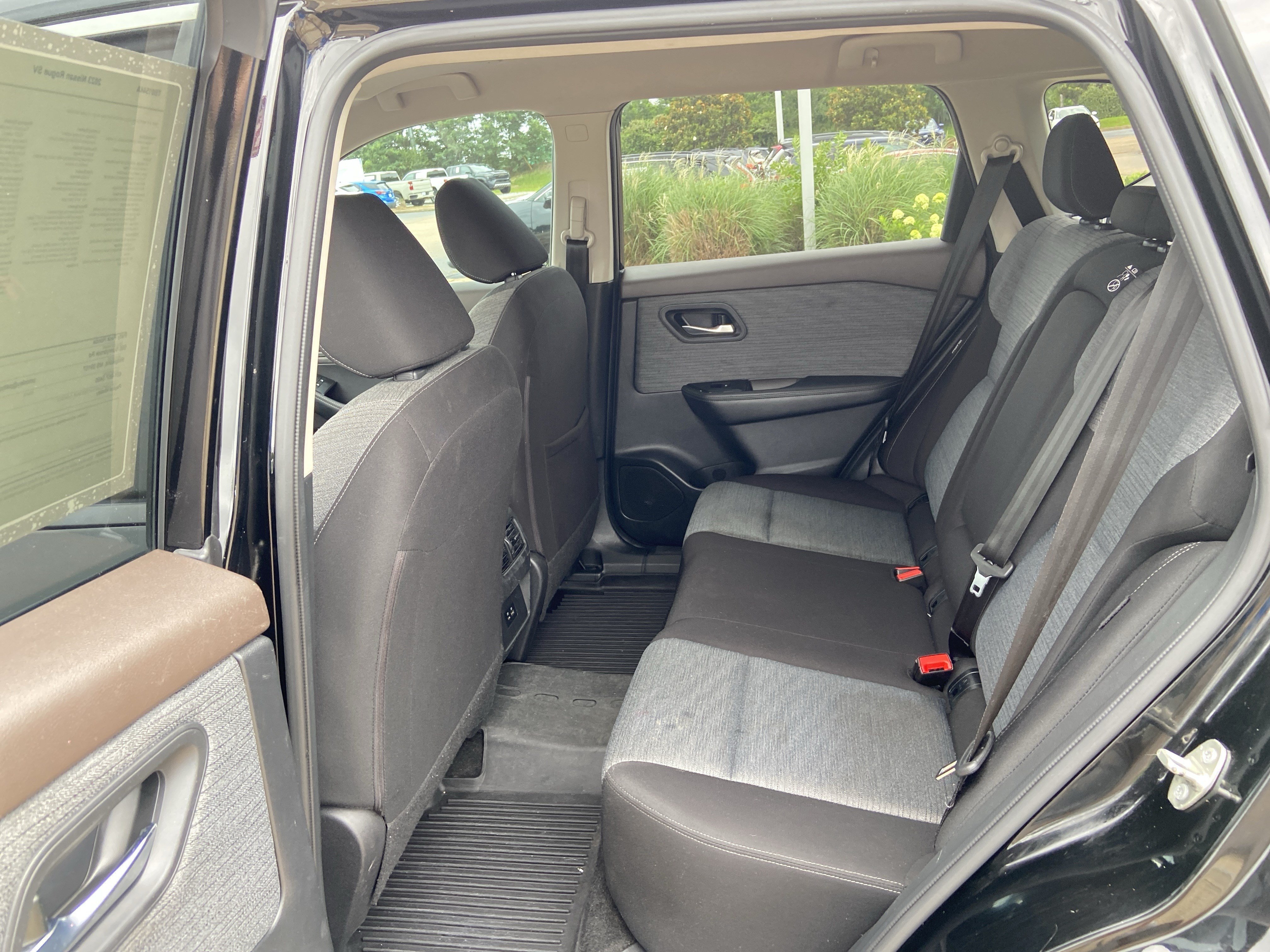 Used 2023 Super Black Nissan SV image 48