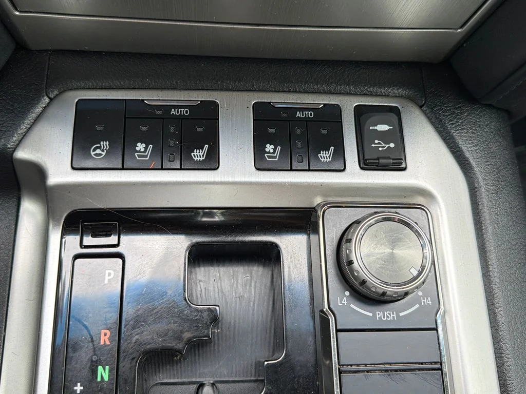 Used 2018 Blizzard Pearl Toyota  image 27