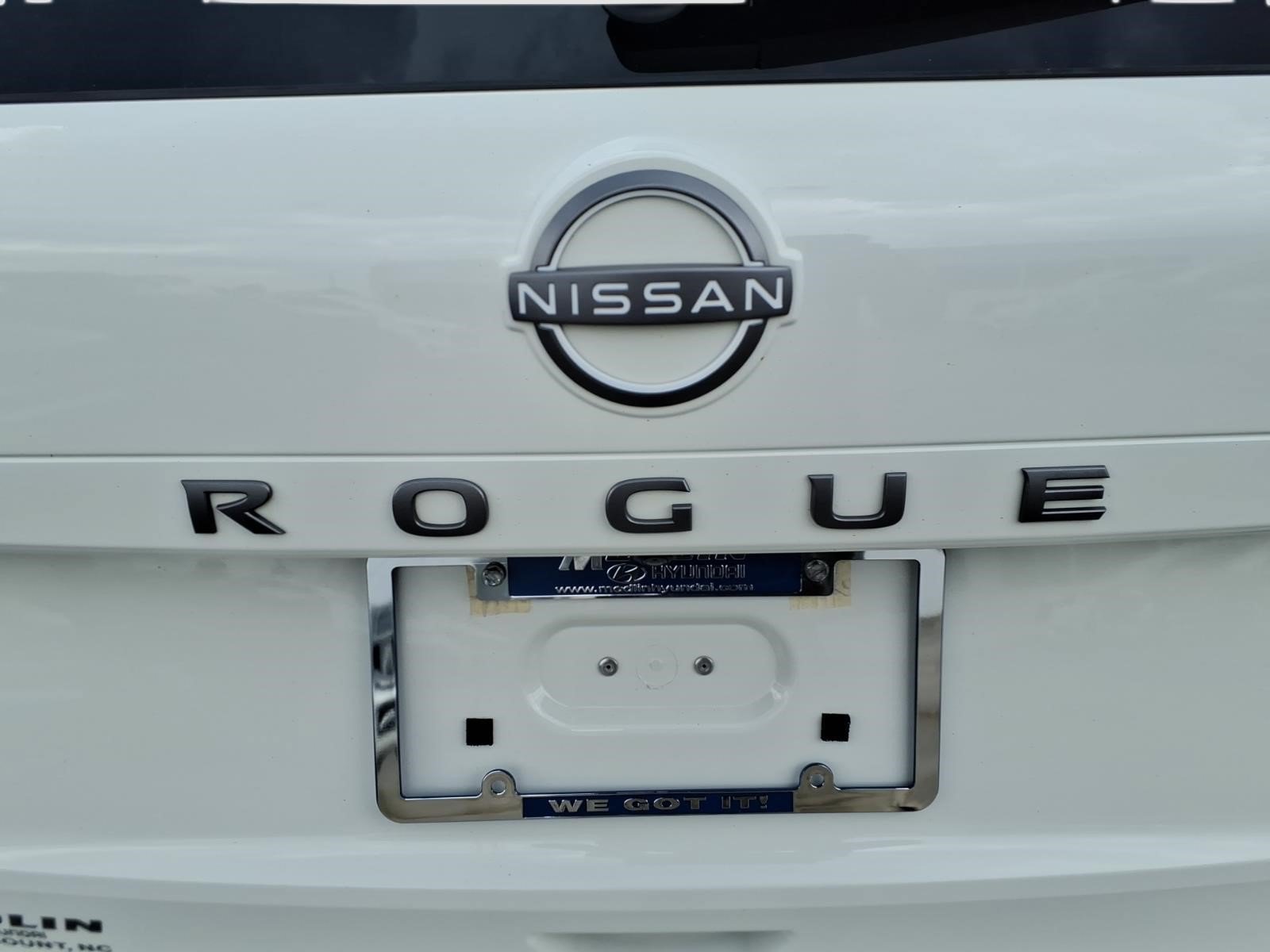 Used 2026 Glacier White Nissan S image 5
