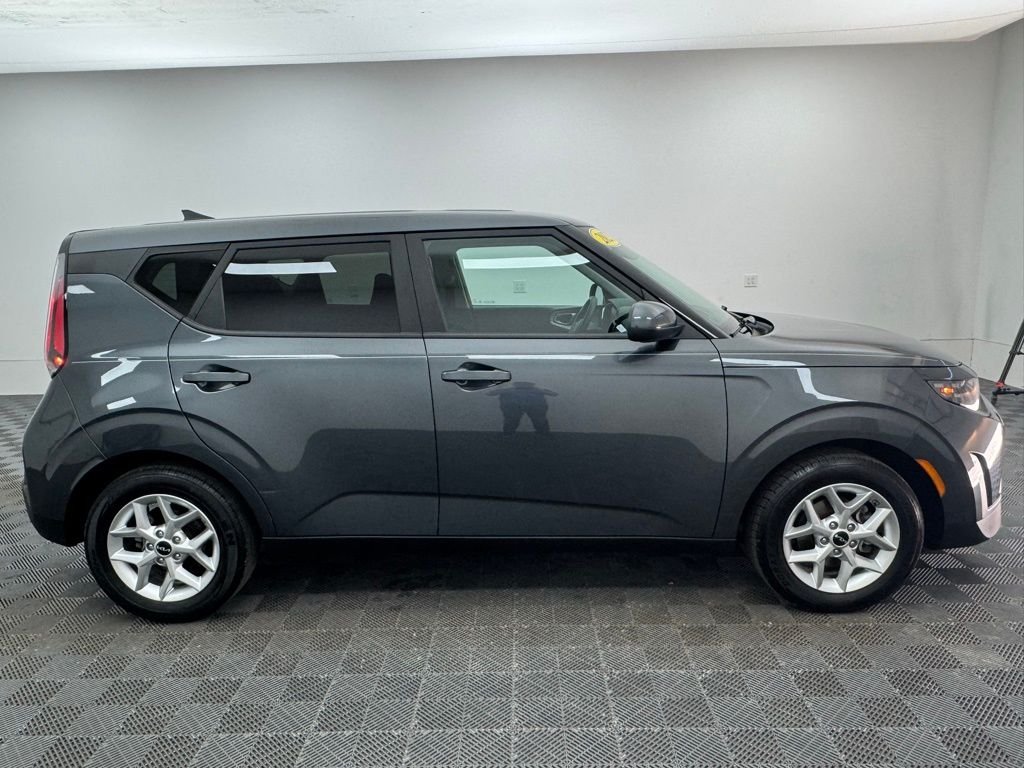 Used 2023 Gravity Gray Kia LX image 5