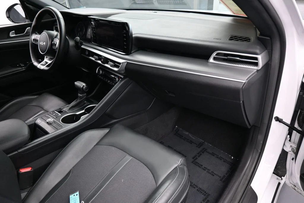 Used 2023 Glacial White Pearl Kia GT-Line image 42