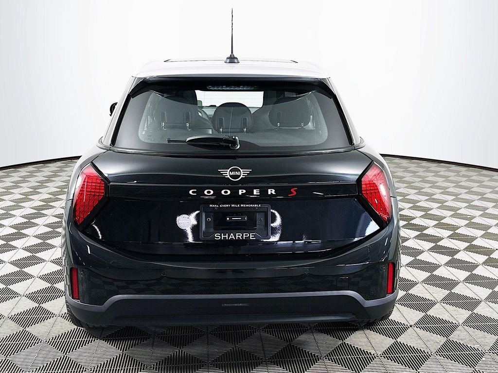 New 2026 Midnight Black MINI Signature Plus image 6