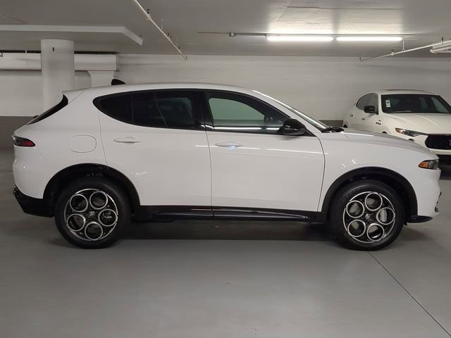New 2025 Milano White Exterior Paint Alfa Romeo Base image 8