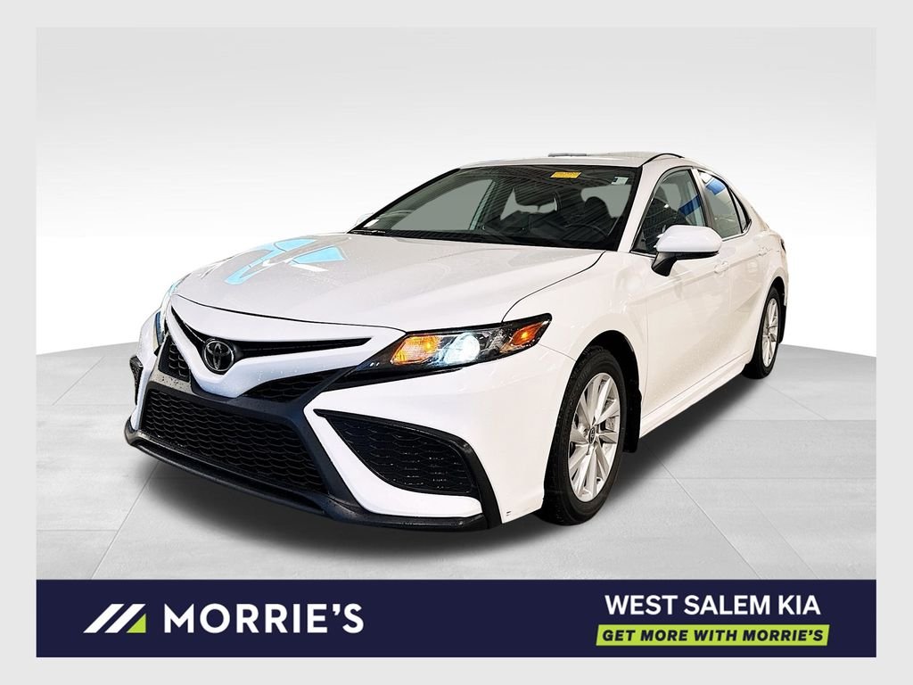2024 Toyota Camry SE's photo